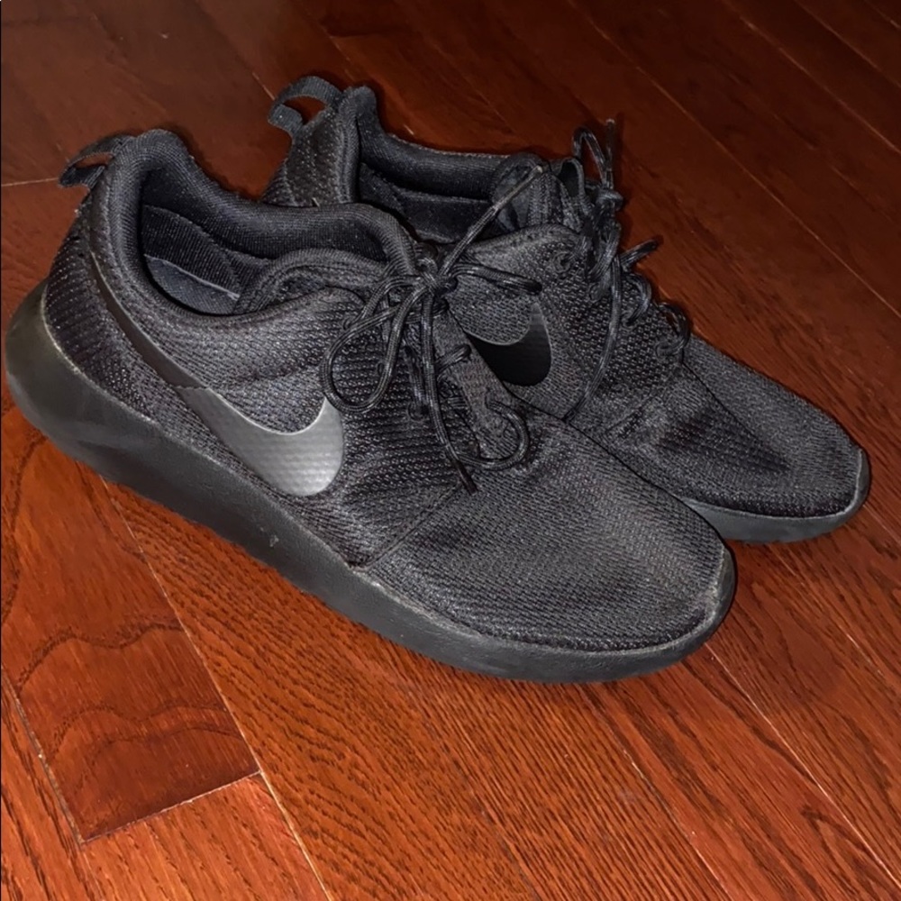 Womens nikes roshe runs